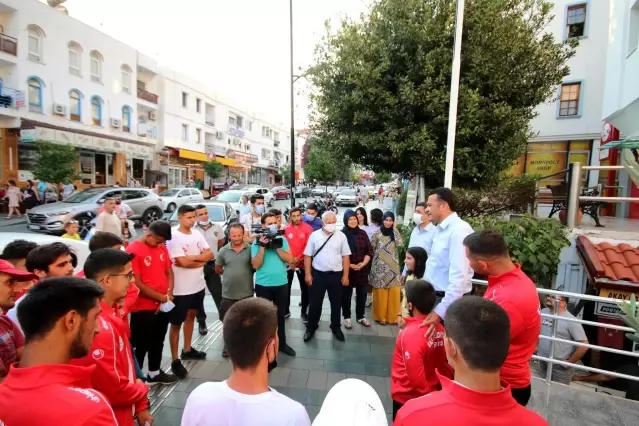 Kaş Belediyesinin güreş takımı Edirne'ye uğurlandı