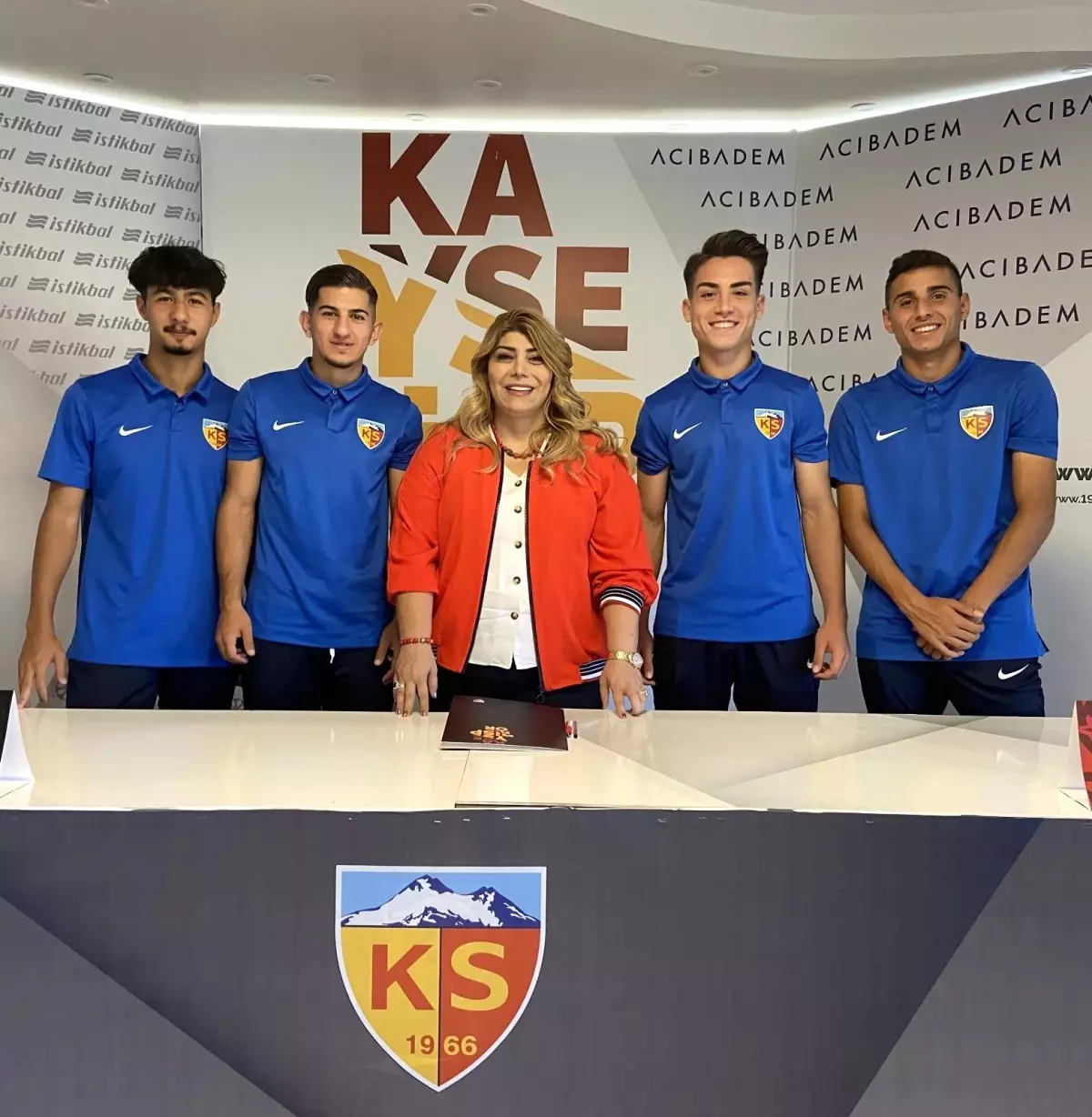 Kayserispor 4 oyuncuyla profesyonel sözleşme imzaladı