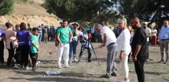 Kırsal mahallede 'golf' şöleni