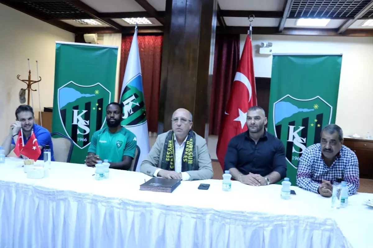 Kocaelispor, Mandjeck ile sözleşme imzaladı