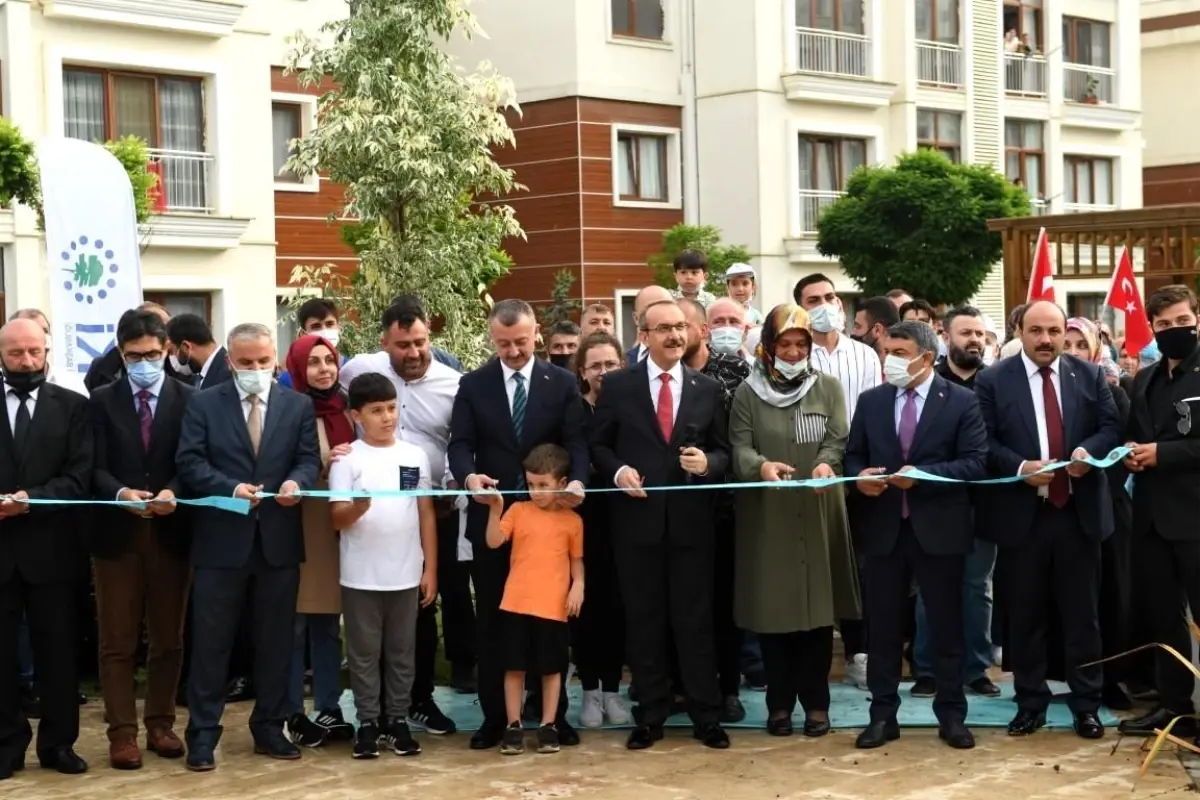 Konut sahipleri anahtarlarını aldı