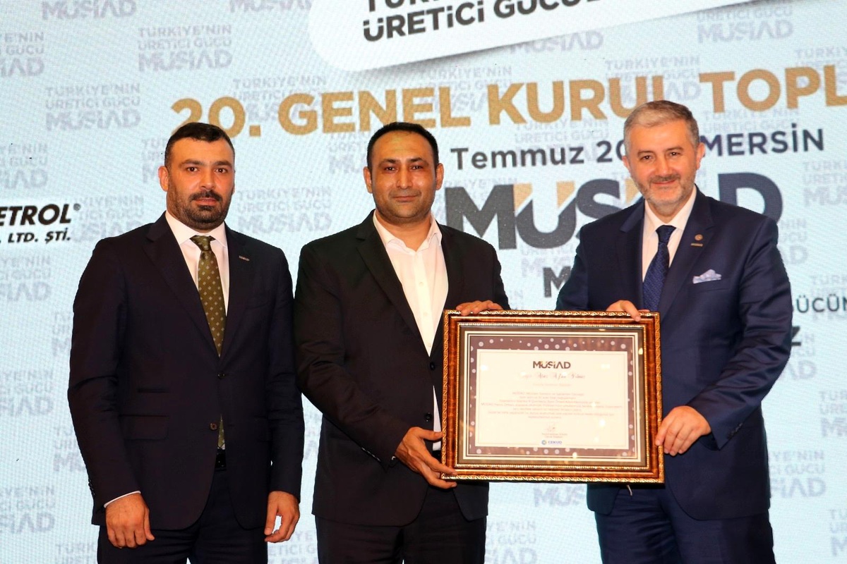 MÜSİAD\'tan Başkan Yılmaz\'a fidan sertifikası
