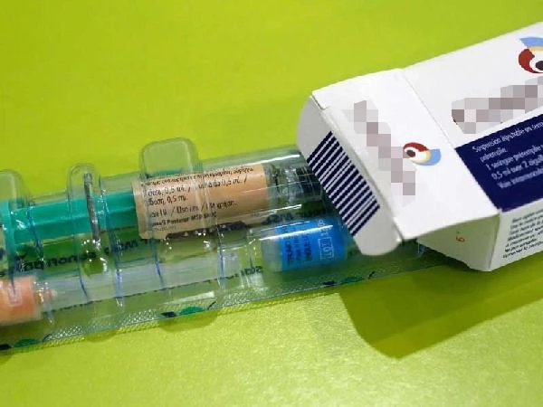 Nazım Hikmet'ten etkilenen eczacı, HPV aşısını ücretsiz yapıyor