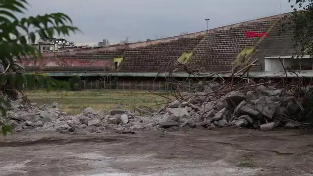 TARİHİ CEBECİ İNÖNÜ STADI'NDA YIKIMA BAŞLANDI