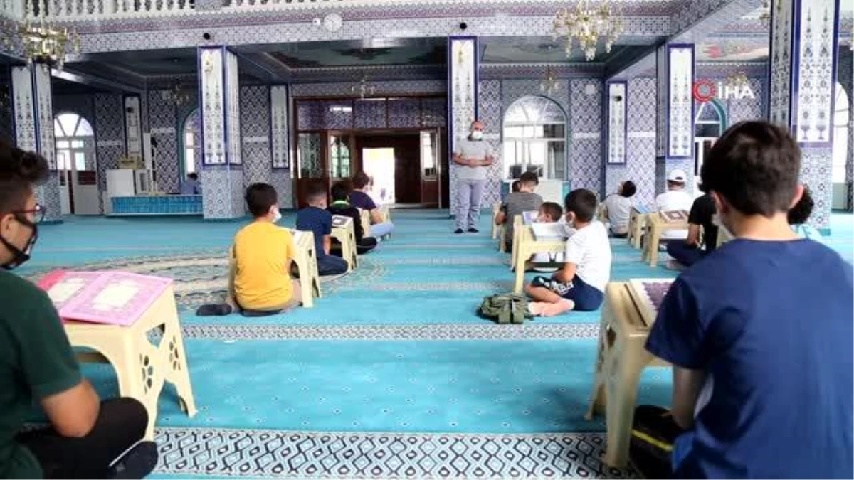 Yaz Kur\'an kursları başlamasıyla camilerden çocuk sesleri yükselmeye başladı