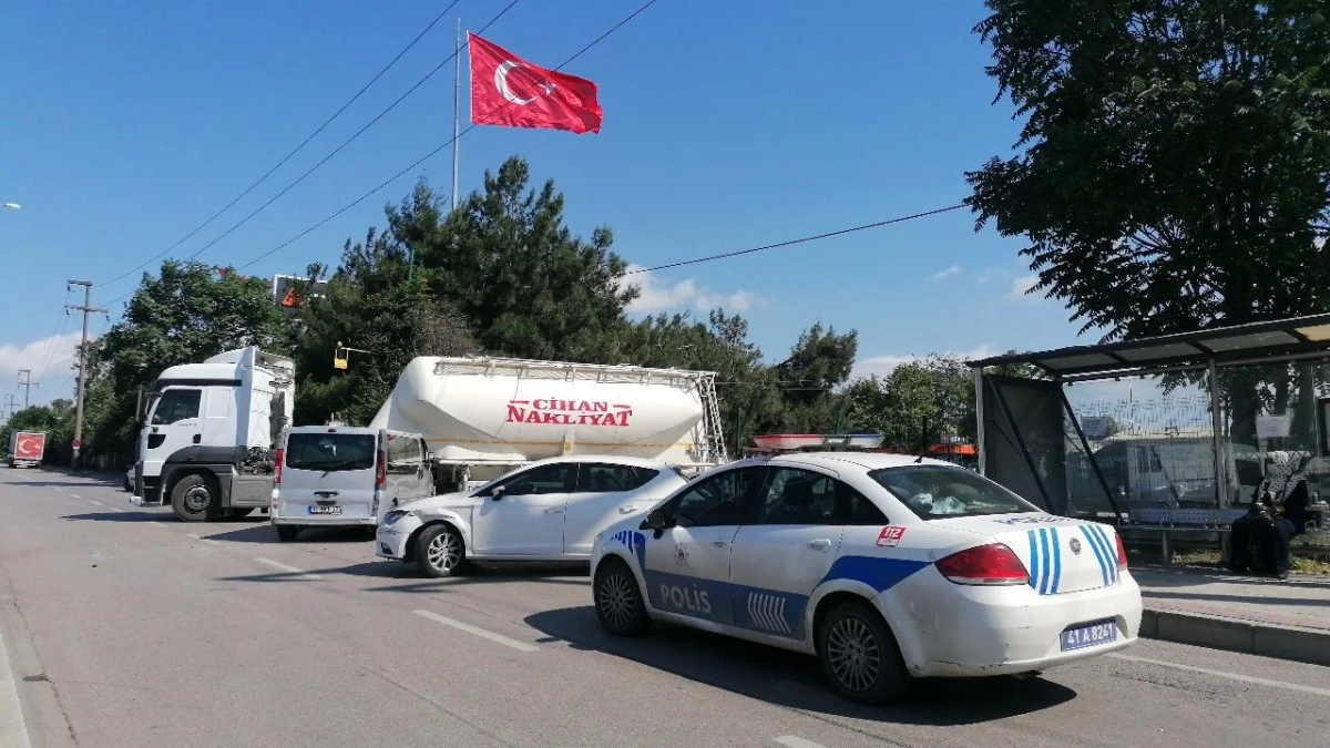 3 araç birbirine girdi, 11 yaşındaki çocuk yaralandı