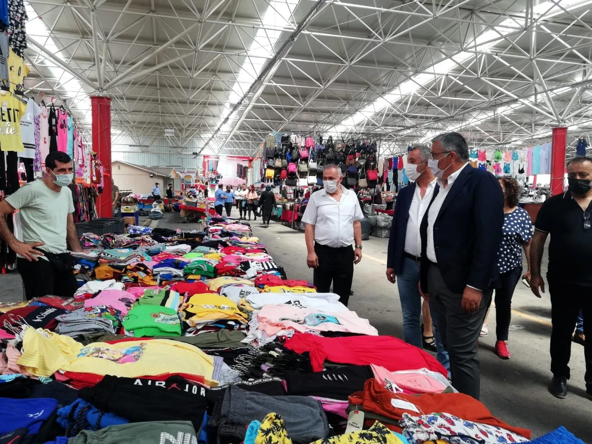 Ataşehir\'de kapalı pazar yeri hizmete açıldı