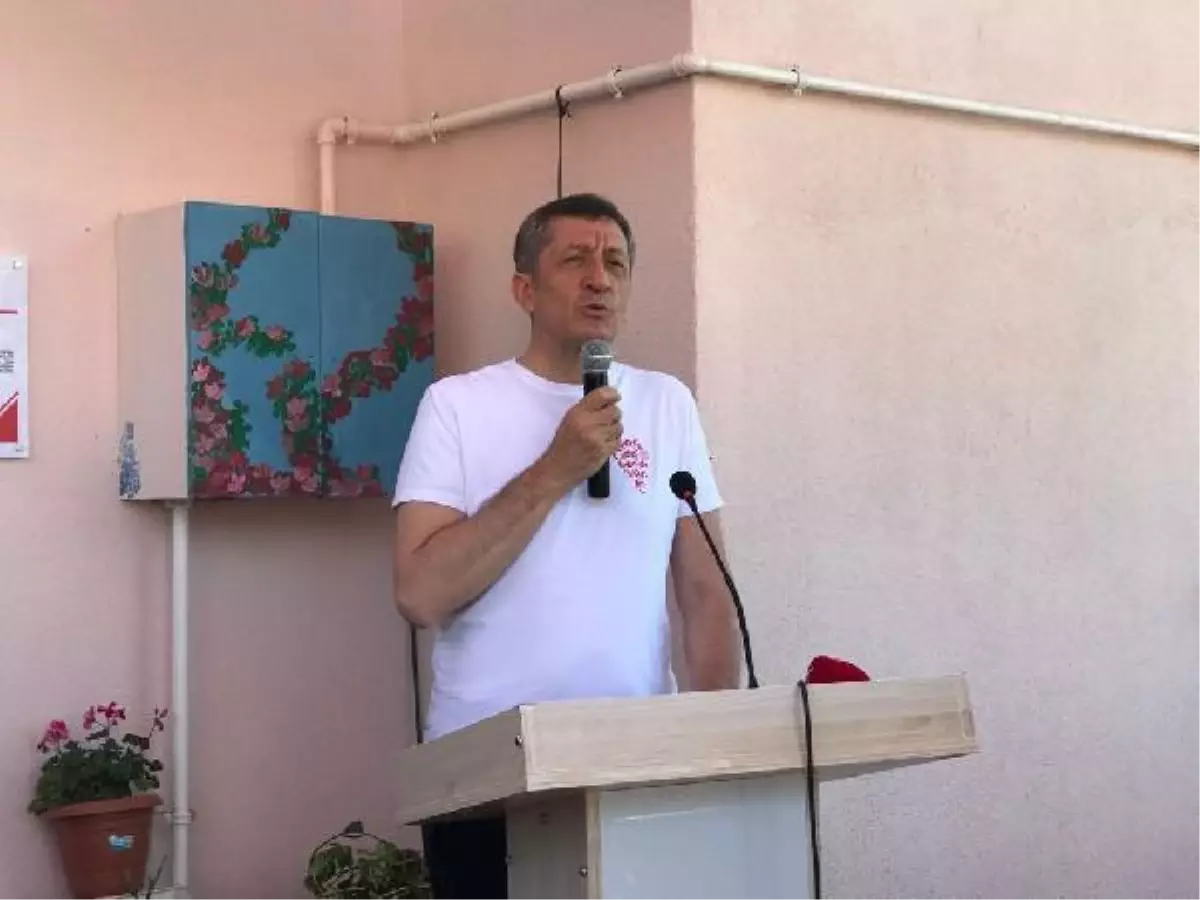 Son dakika haberi! Bakan Selçuk: "Çocukları hayata davet etmeden önce hayallere davet etmek lazım"