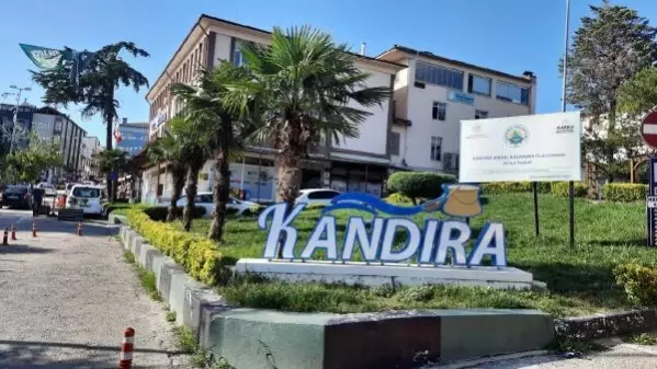 Belediye eliyle bir insan kaçakçılığı iddiası daha! Kandıra Belediyesi olmayan spor kulübünü yurt dışına göndermiş Belediye eliyle bir insan kaçakçılığı iddiası daha! Kandıra Belediyesi olmayan spor kulübünü yurt dışına göndermiş