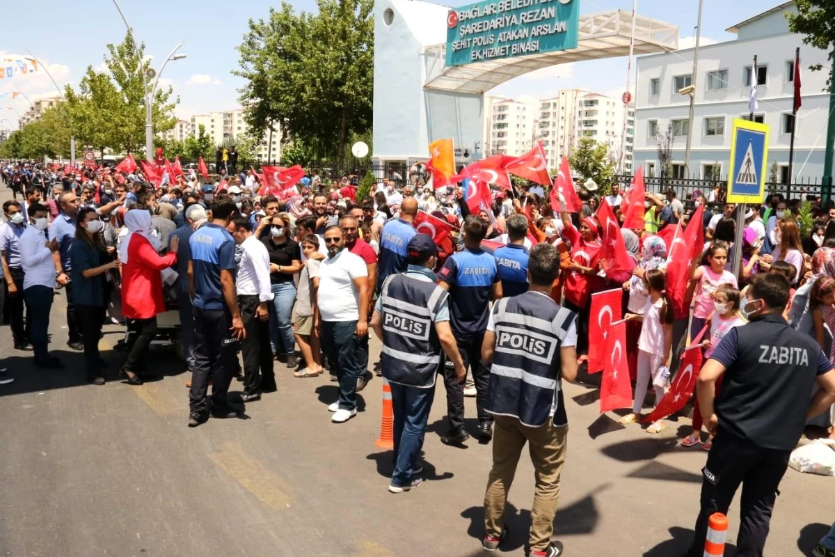 Cumhurbaşkanı Erdoğan\'a Bağlar\'da coşkulu karşılama