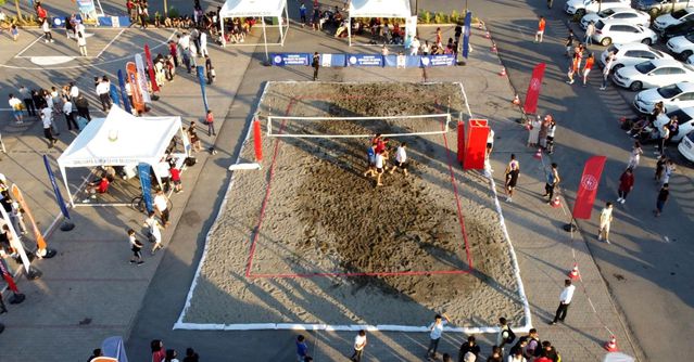 Denizi olmayan Şanlıurfa'da plaj voleybolu heyecanı Denizi olmayan Şanlıurfa'da plaj voleybolu heyecanı