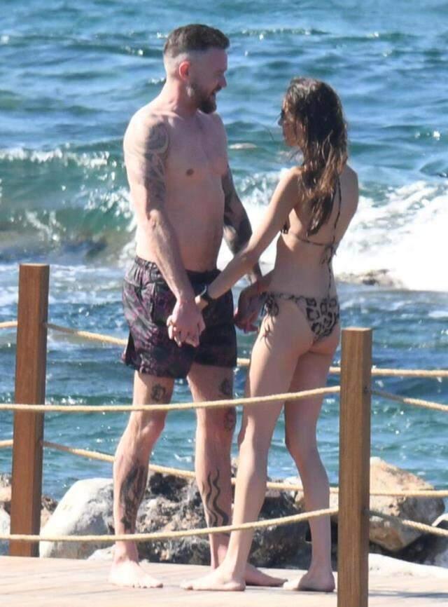 Dilan Çiçek Deniz, Thor Saevarsson'la dudak dudağa yakalandı Dilan Çiçek Deniz, Thor Saevarsson'la dudak dudağa yakalandı