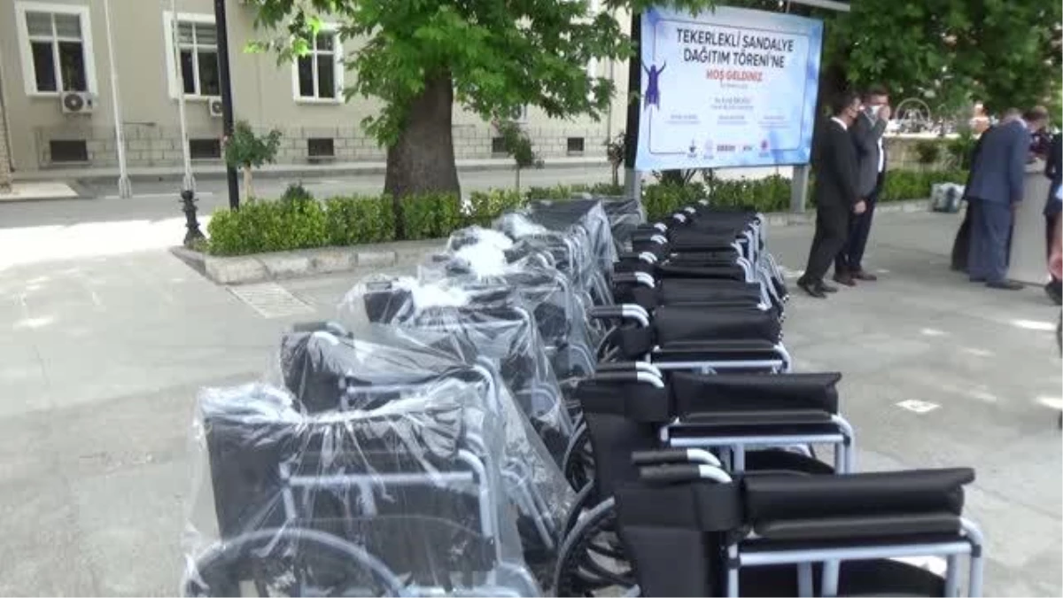 Engellilere 250 tekerlekli sandalye dağıtıldı