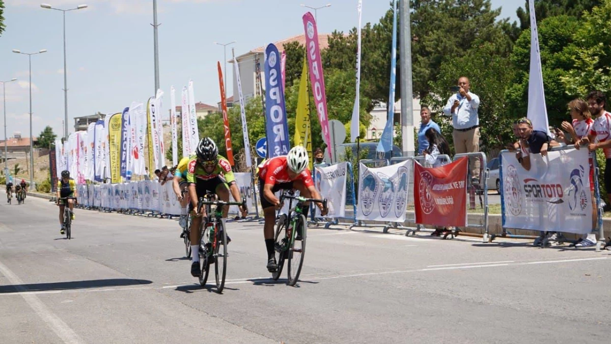 Erciyes 2021 Yol Bisikleti Yarışları\'na, Ağırnas etabıyla devam edildi