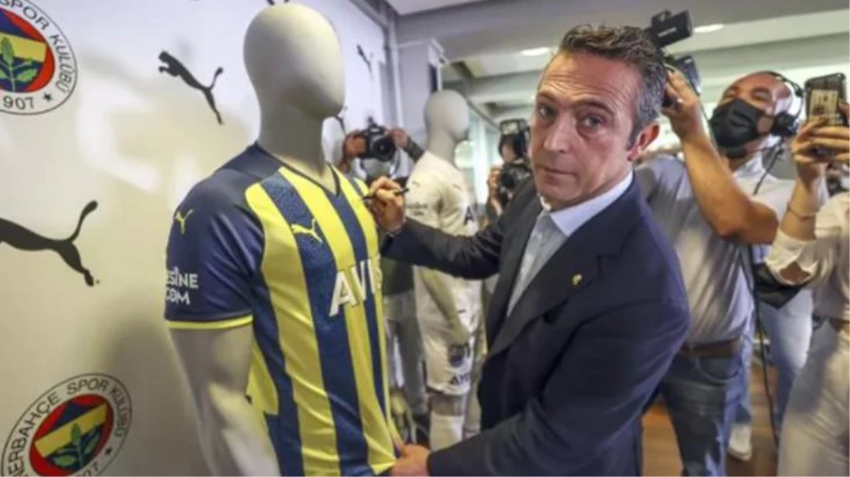 Fenerbahçe\'nin yeni sezon formalarını tanıttı! Formada yer alan Atatürk detayı dikkat çekti
