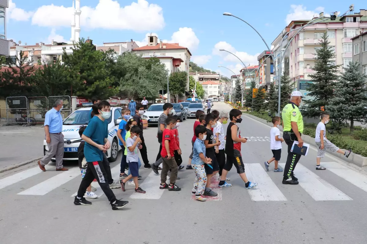 Havza\'da yaz Kur\'an kursuna katılan çocuklara uygulamalı trafik eğitimi verildi