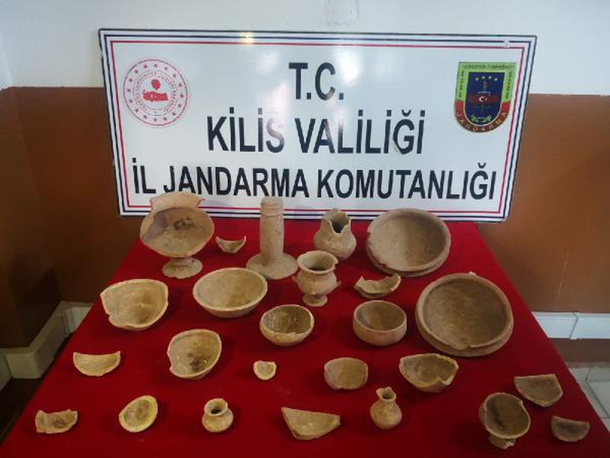 Kasten yaralamadan aranırken tarihi eserlerle yakalandı