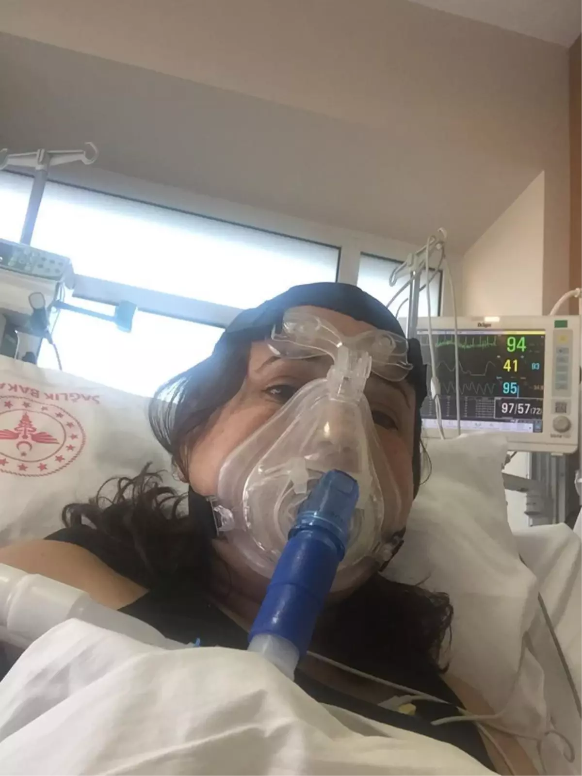 Koronavirüsle savaşını 222 gün sonra kazanan Züleyha hemşire işine döndü