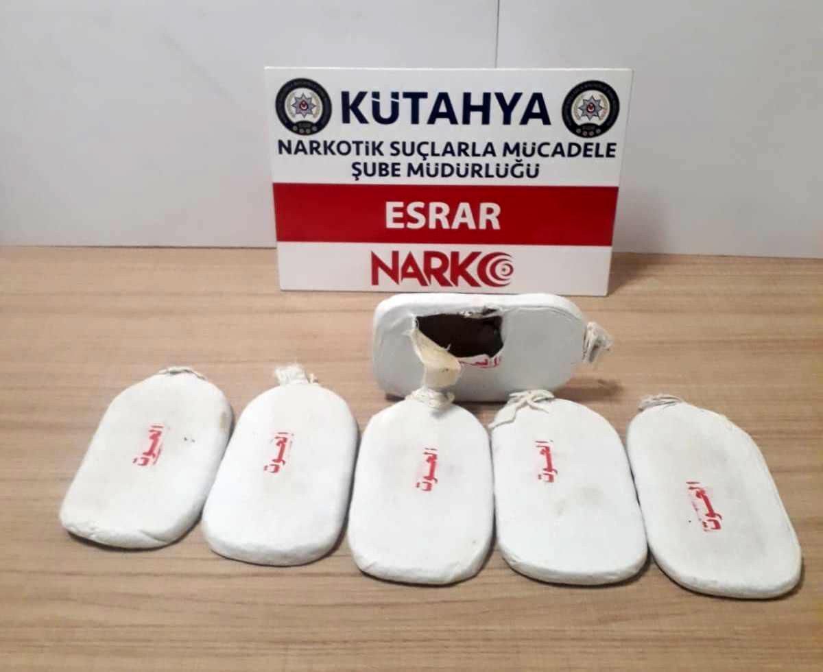 Kütahya\'da bin 255,61 gram plaka esrar ele geçirildi