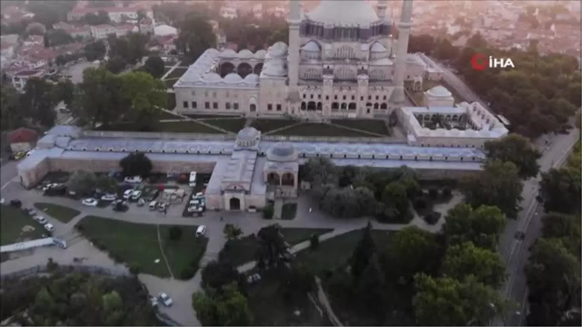 Otellerde yer bulamayan güreş sevdalıları, meydanlarda çadırlarda uyudu