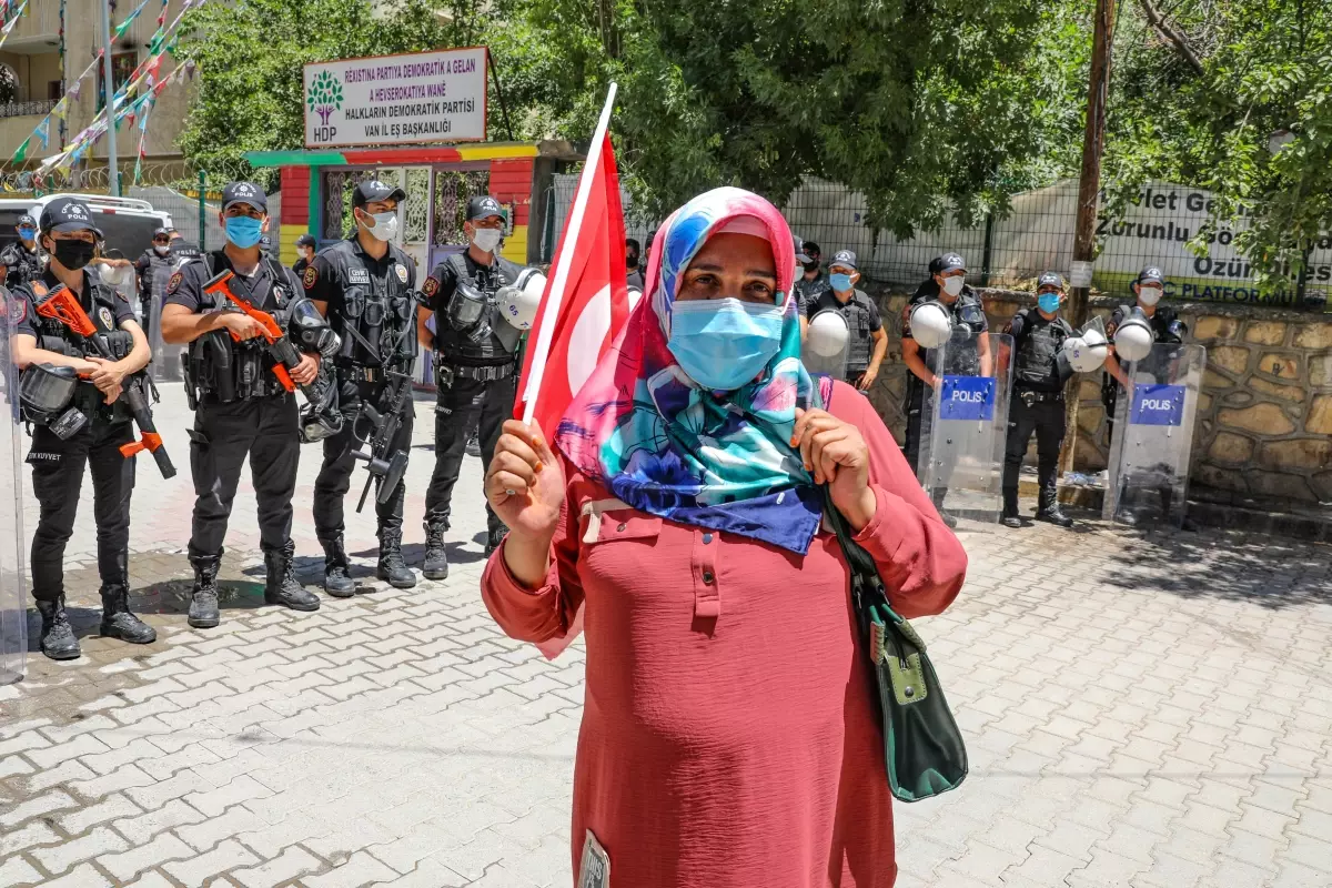 PKK\'nın elinden evladı kurtarılan anne, çocukları dağa kaçırılan diğer ailelere umut oldu