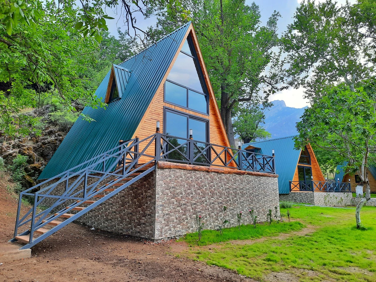 Pozantı\'da turistik amaçlı inşa edilen bungalov evler hizmete açıldı