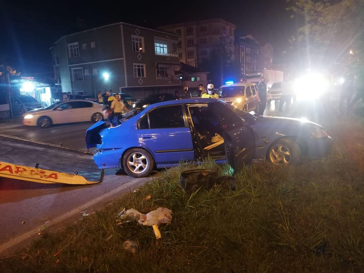 Samsun\'da ağaca çarpan otomobilin sürücüsü yaralandı