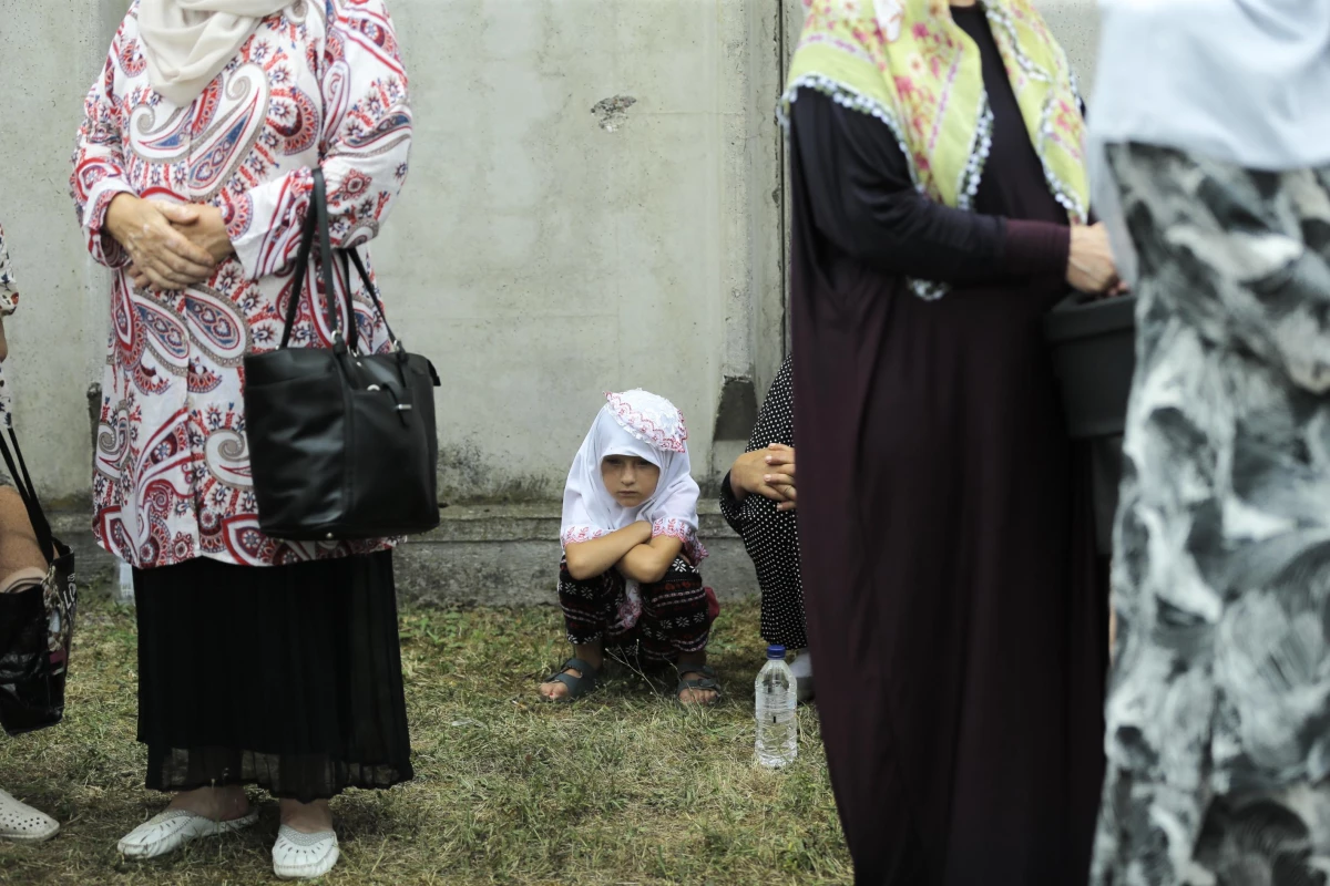 Srebrenitsalılar, soykırımda kaybettikleri yakınlarına son kez veda etti