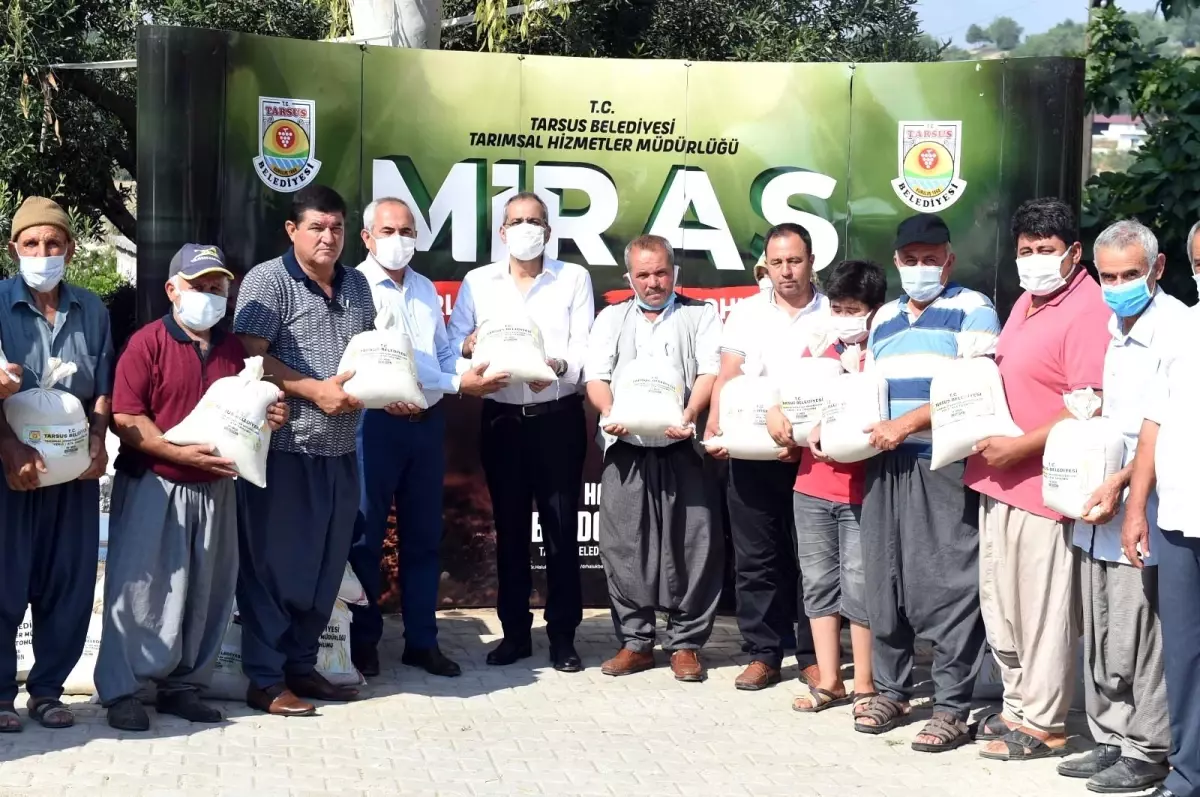 Tarsus Belediyesi, çiftçiye ücretsiz 16 ton atalık arpa ve buğday tohumu dağıttı