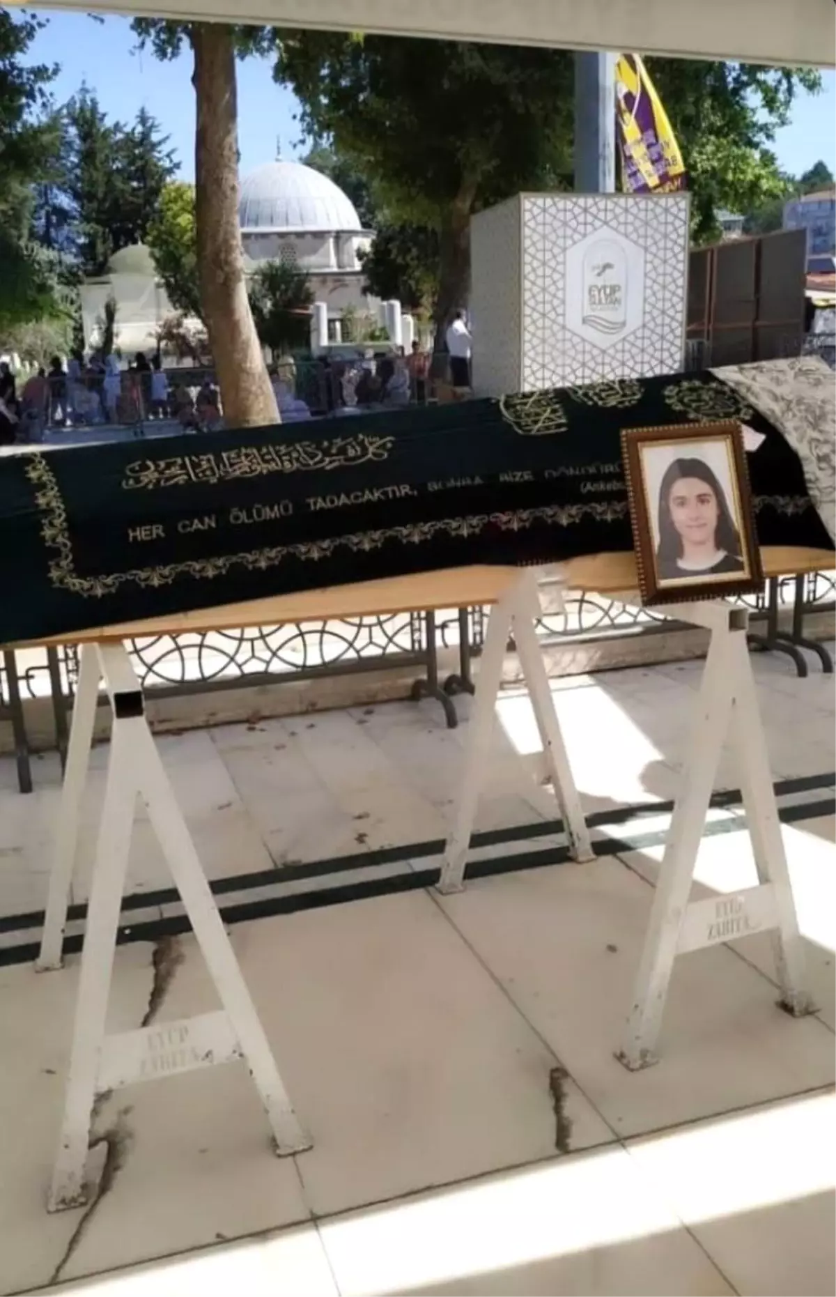 Minibüsün çarptığı küçük kız metrelerce havaya savrulup yere düştü: Feci kaza kamerada