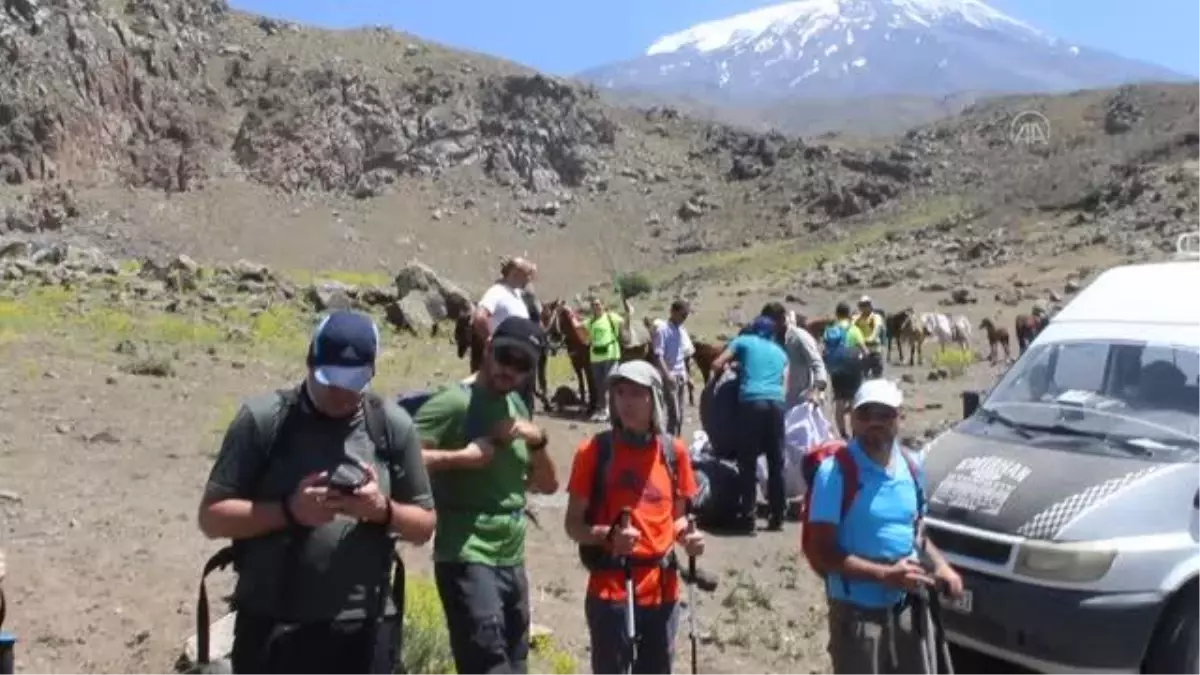 Terörden temizlenerek tırmanışa açılan Ağrı Dağı\'na dağcıların ilgisi artıyor