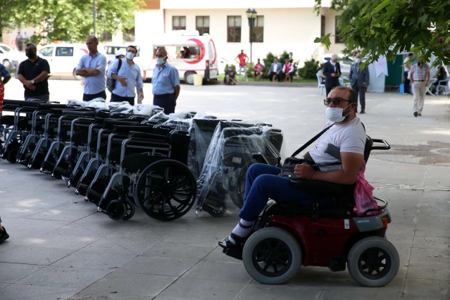 Engellilere 250 tekerlekli sandalye dağıtıldı