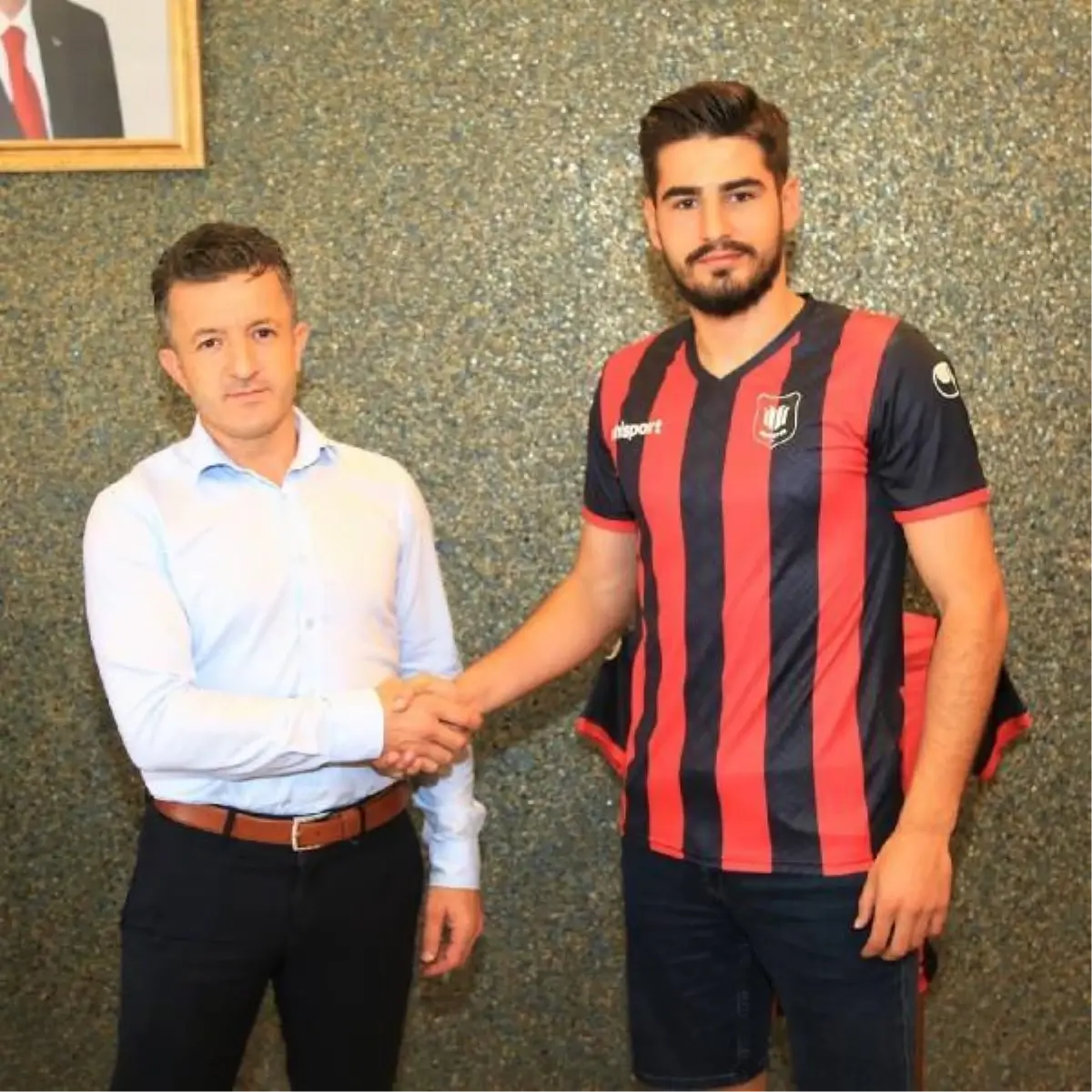 Uşakspor\'da çifte imza