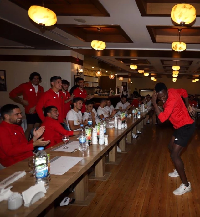 Antalyaspor'da 12 genç futbolcu için 'Çaylaklar Gecesi'