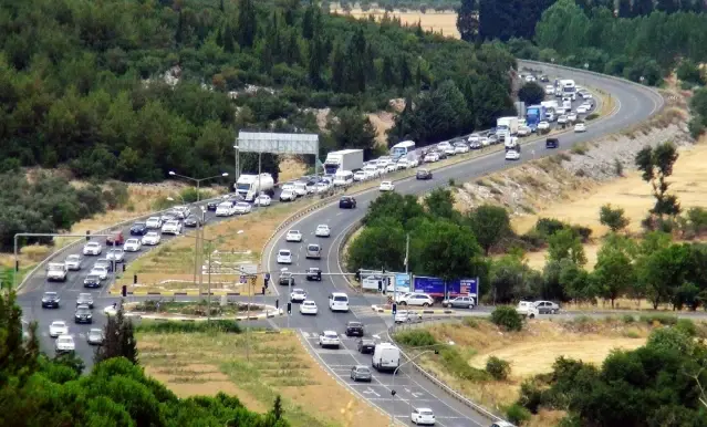 Araç kuyruğunun bir ucu Aydın'da, bir ucu Muğla'da