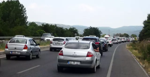 Araç kuyruğunun bir ucu Aydın'da, bir ucu Muğla'da