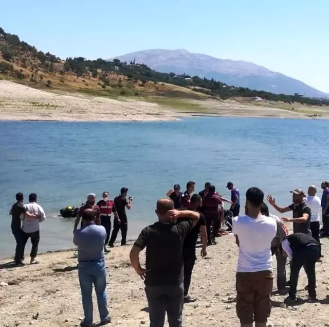 Baraj göletine serinlemek için giren 8 yaşındaki çocuk ve onu kurtarmak isteyen babası boğularak hayatını kaybetti