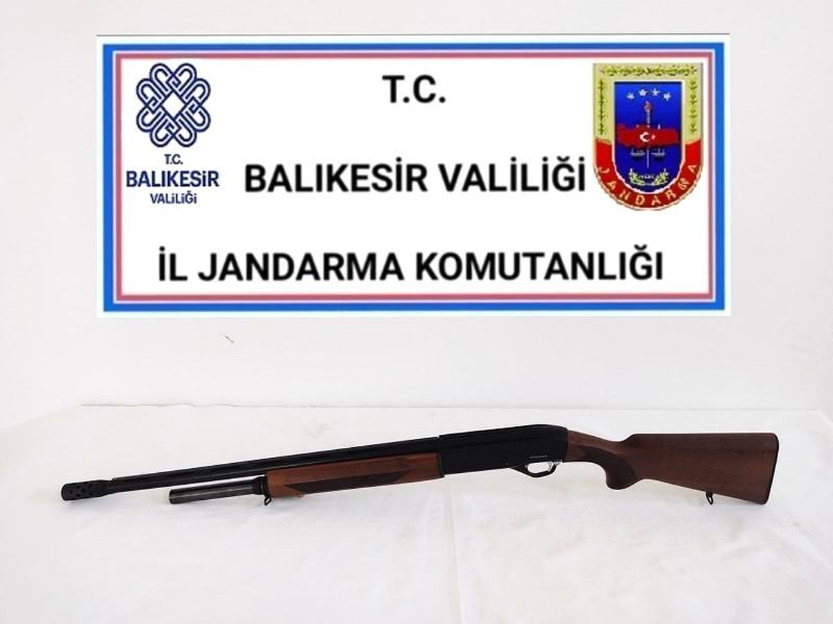 Balıkesir\'de jandarma 15 aranan şahsı yakaladı