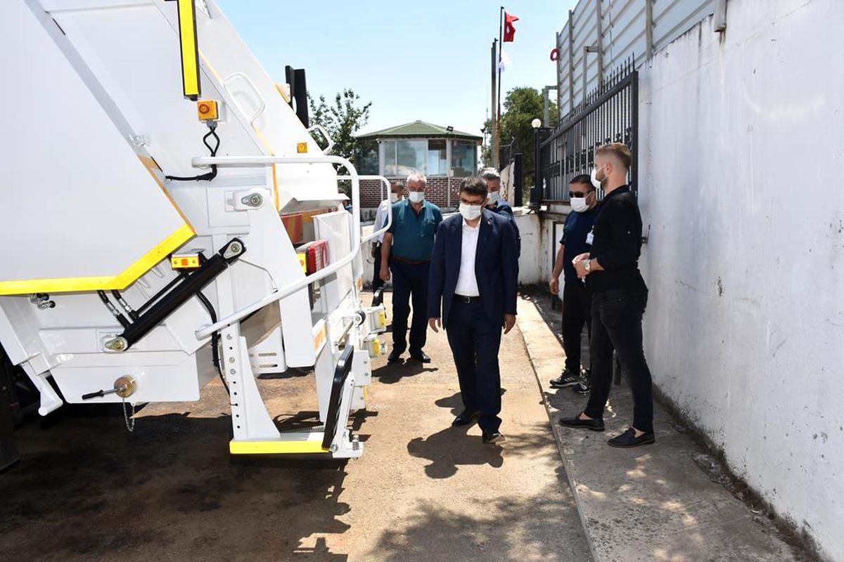 Başkan Çelik temizlik filosunun yeni aracını tanıttı