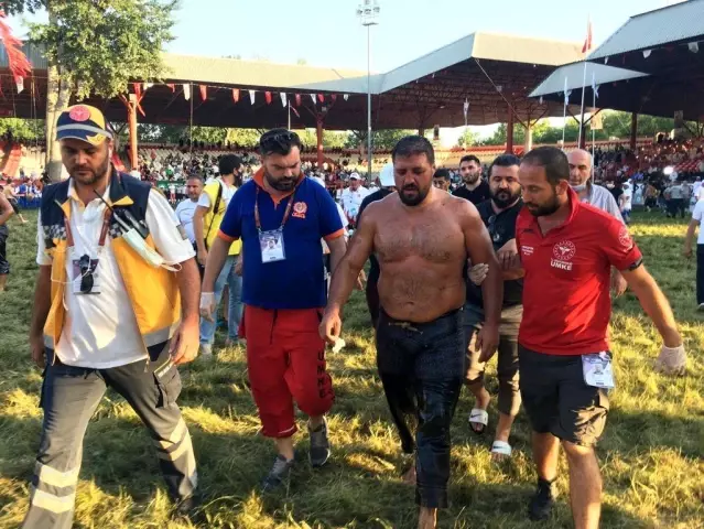 Kırkpınar'da korkutan anlar! Başpehlivan Recep Kara hastaneye kaldırıldı Kırkpınar'da korkutan anlar! Başpehlivan Recep Kara hastaneye kaldırıldı