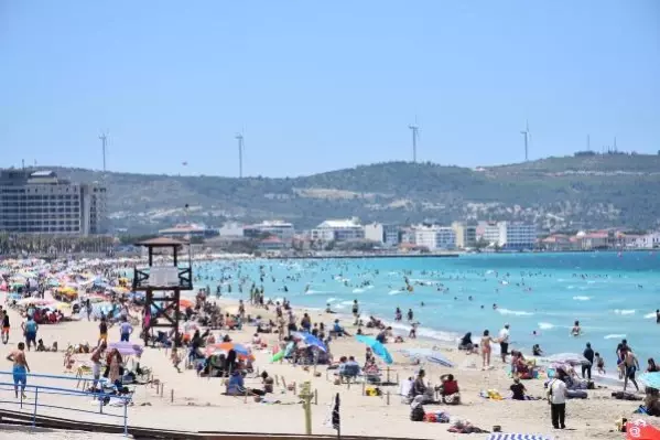 ÇEŞME'DE HAFTA SONU YOĞUNLUĞU