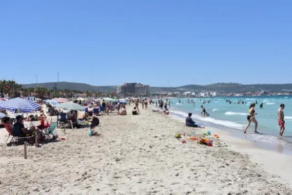 ÇEŞME'DE HAFTA SONU YOĞUNLUĞU