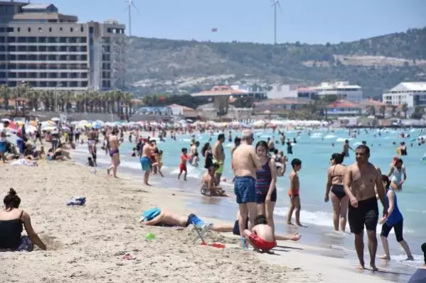 ÇEŞME'DE HAFTA SONU YOĞUNLUĞU