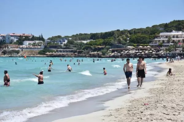 ÇEŞME'DE HAFTA SONU YOĞUNLUĞU