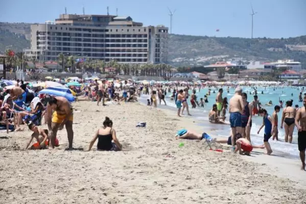 ÇEŞME'DE HAFTA SONU YOĞUNLUĞU