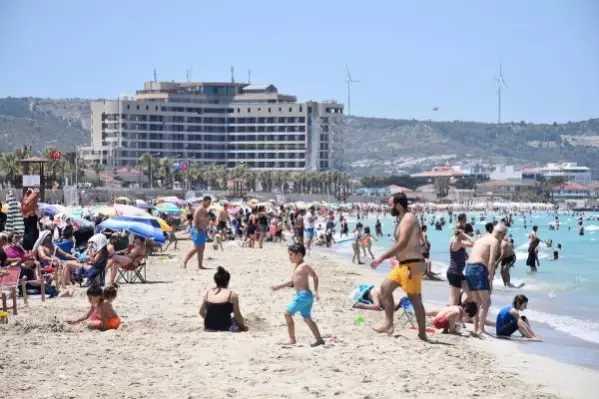 ÇEŞME'DE HAFTA SONU YOĞUNLUĞU