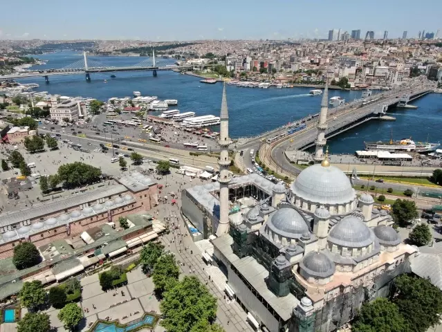 Eminönü'nde yoğunluk havadan görüntülendi