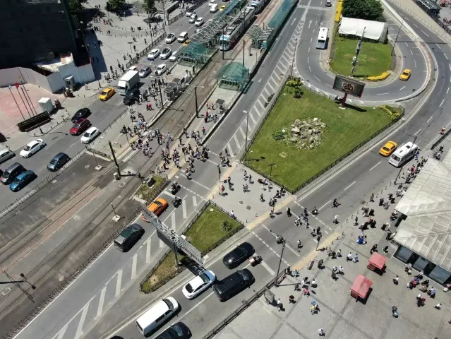 Eminönü'nde yoğunluk havadan görüntülendi