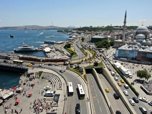 Eminönü'nde yoğunluk havadan görüntülendi