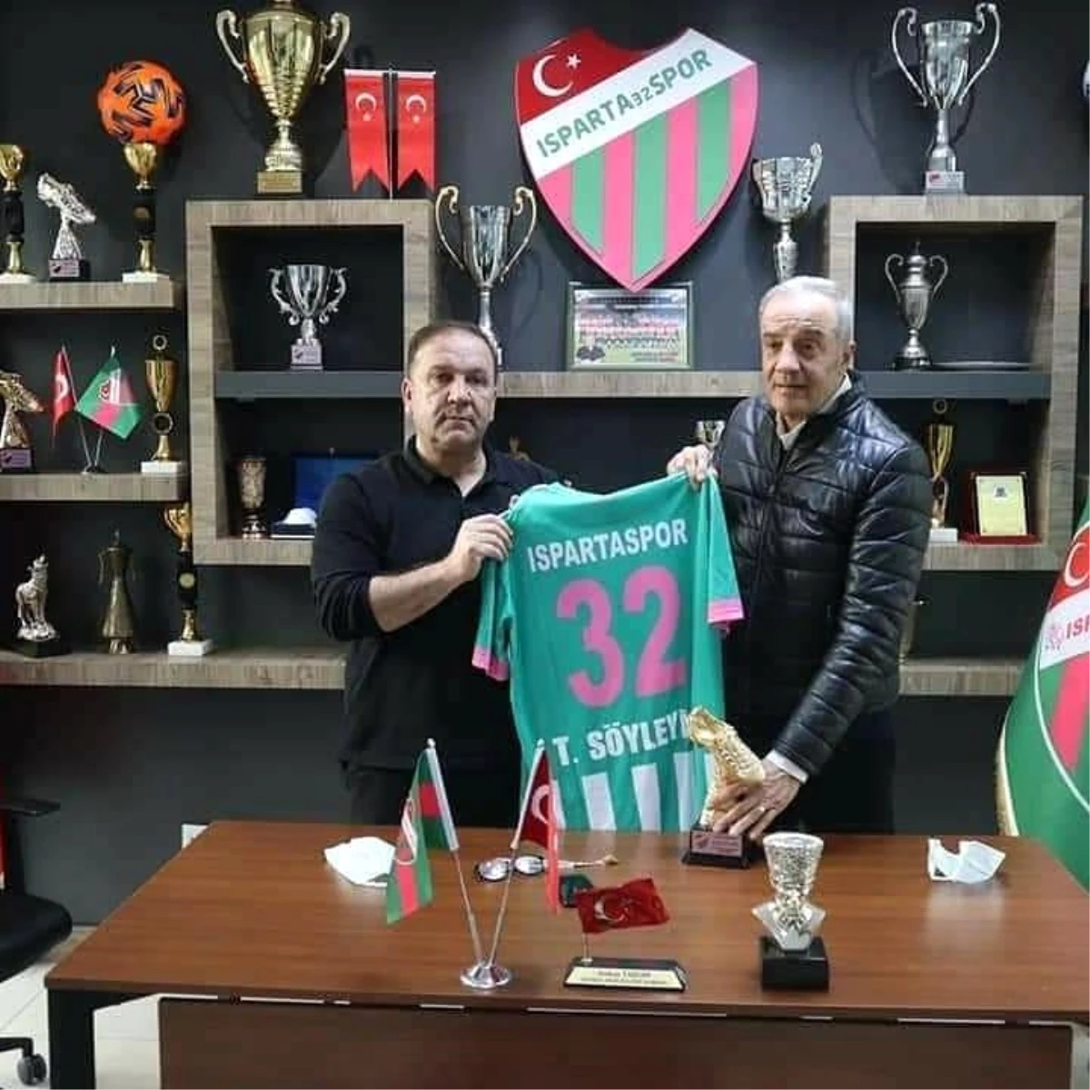 Isparta 32 Spor\'un yeni hocası Tarık Söyleyici